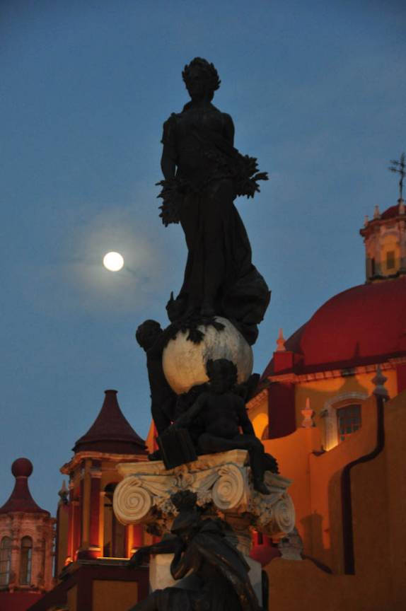 Lua cheia em Guanajuato, no México
